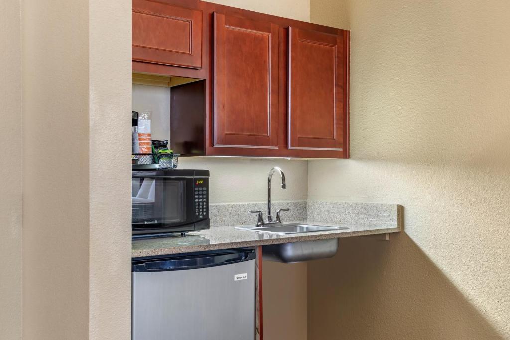 Comfort Suites Waco North - Near University Area photo