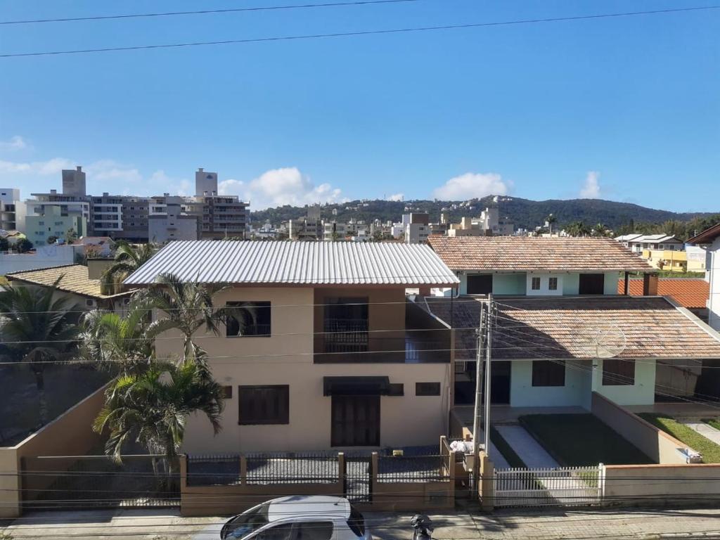  Excelente Apto -Frente com sacada com churrasqueira - Bombas