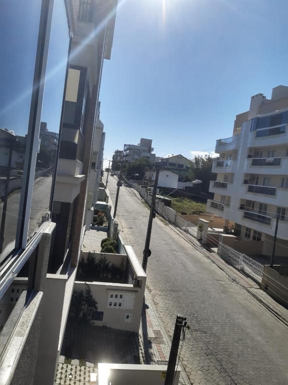  Excelente Apto -Frente com sacada com churrasqueira - Bombas