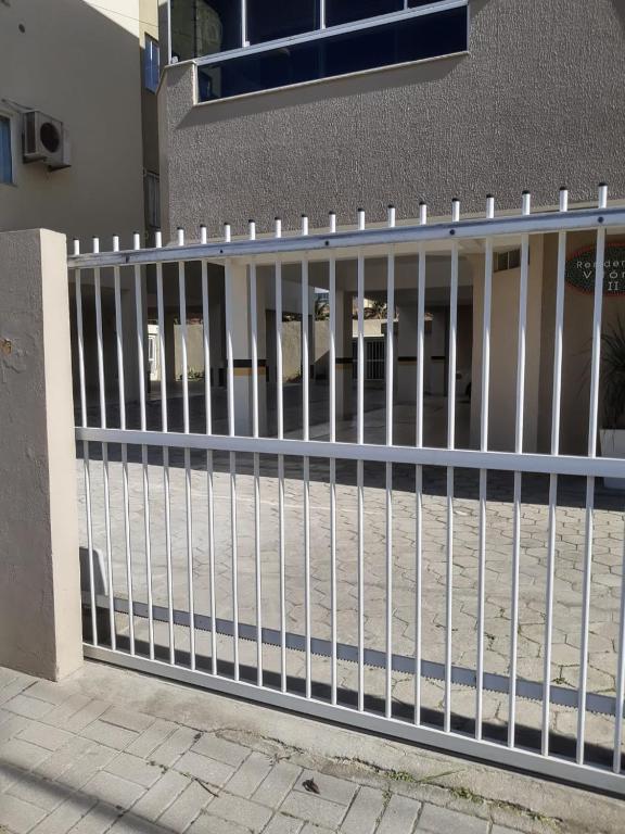  Excelente Apto -Frente com sacada com churrasqueira - Bombas