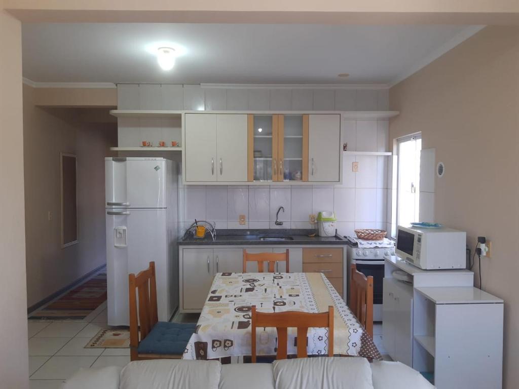  Excelente Apto -Frente com sacada com churrasqueira - Bombas