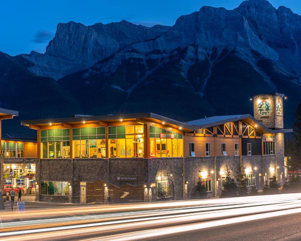 Üldine mäevaade või majutusasutusest Canmore Downtown Hostel pildistatud vaade