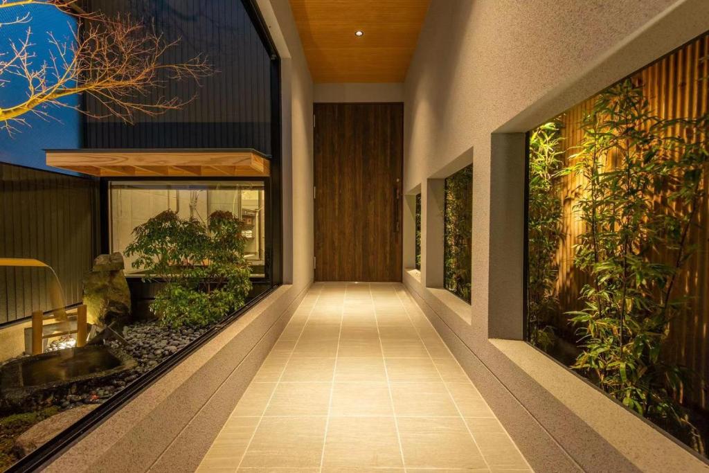 a hallway with an aquarium in a building at SYA Hotel-上呉服町 一軒家貸し切り in Fukuoka