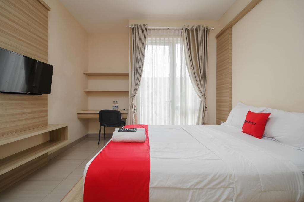 RedDoorz Syariah Plus @ Wisma Bougenville Karawaci - Camera Deluxe