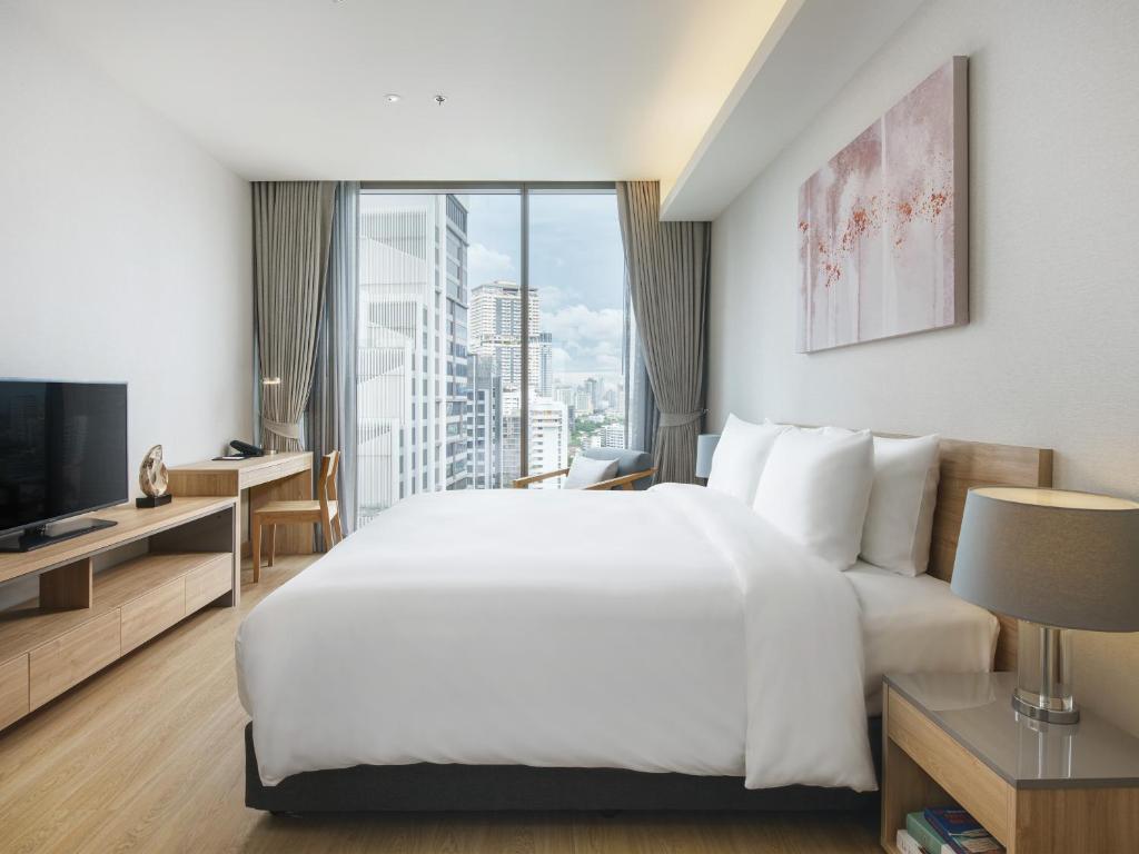 TV a/nebo společenská místnost v ubytování Oakwood Suites Bangkok