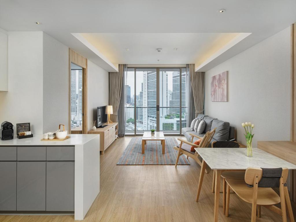 Kuchyň nebo kuchyňský kout v ubytování Oakwood Suites Bangkok