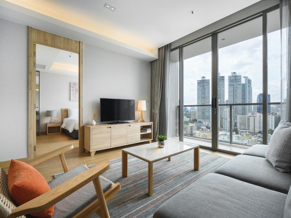 TV a/nebo společenská místnost v ubytování Oakwood Suites Bangkok