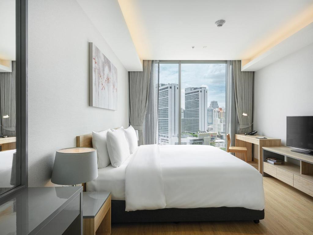 Postel nebo postele na pokoji v ubytování Oakwood Suites Bangkok