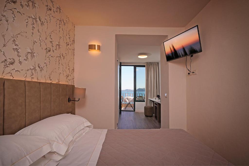 Hotel Du Lac Gardone Riviera - Compact Room With Lake View And Balcony