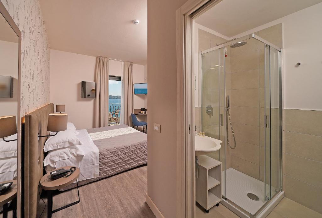 Hotel Du Lac Gardone Riviera - Double Or Twin Room With Lake View And Balcony