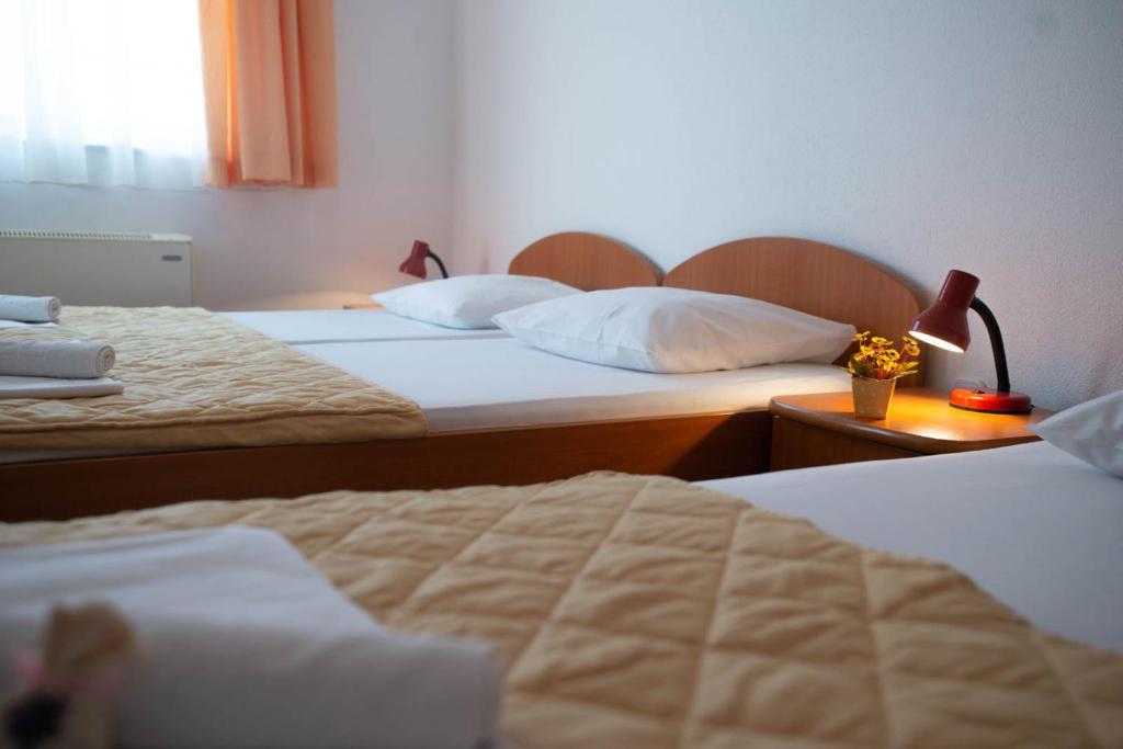 Postel nebo postele na pokoji v ubytování Villa Millenium
