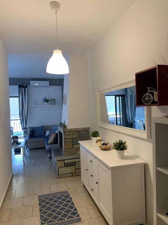 Telewizja i/lub zestaw kina domowego w obiekcie Lucas Lux Flogita apartment