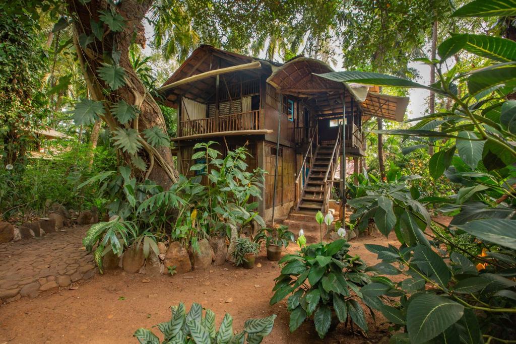 a tree house in the middle of a forest at Bhakti Kutir in Palolem