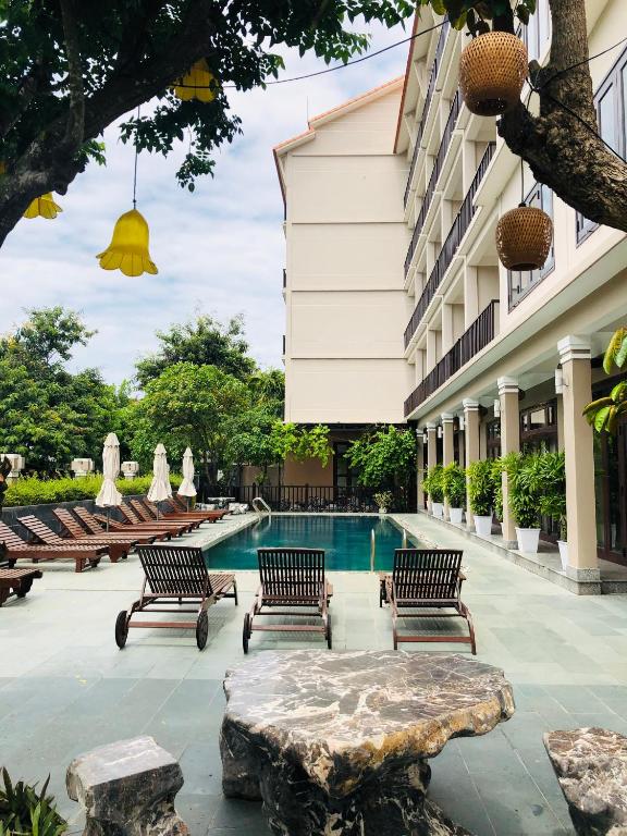 Bazén v ubytování Sunshine Hoian Hotel nebo v jeho okolí