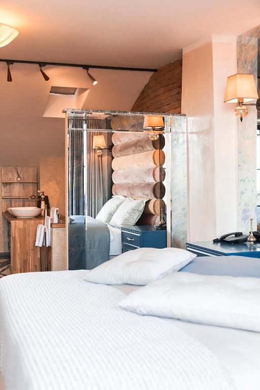 Postel nebo postele na pokoji v ubytování Sublime Porte Hotel