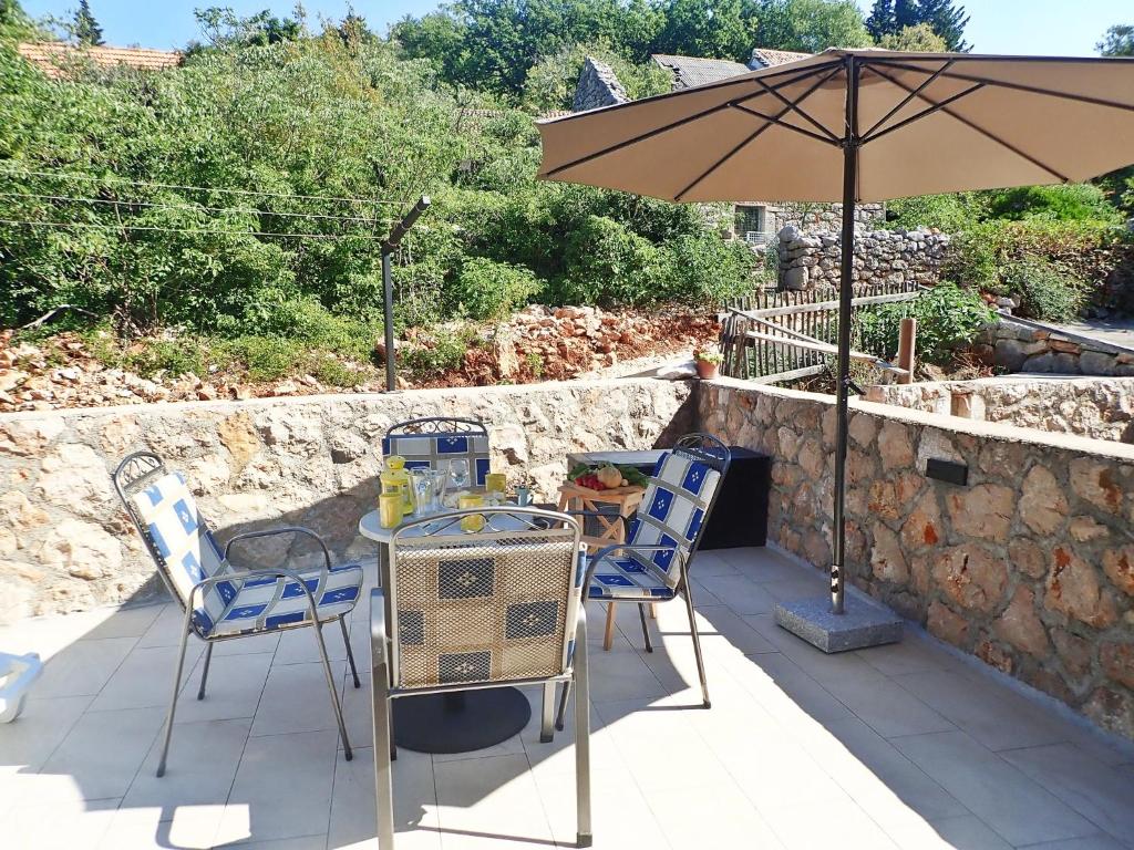 Vonkajšia záhrada v ubytovaní Mareta - Apartment in a stone house