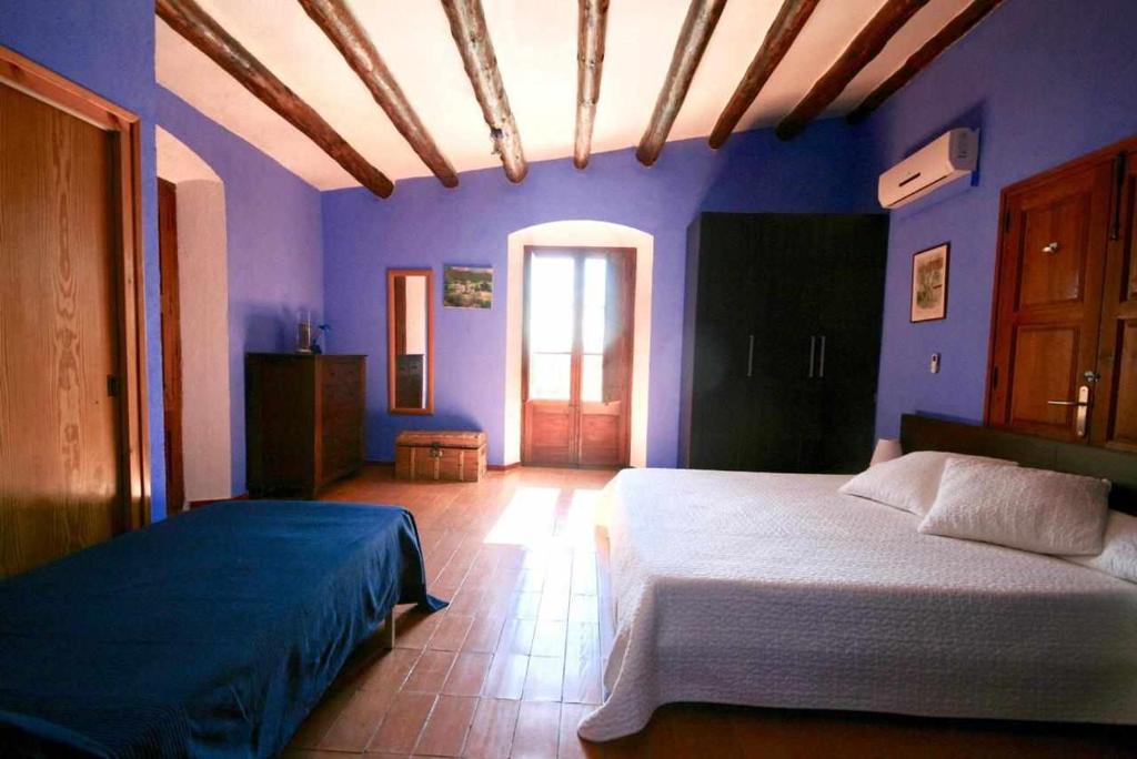 Postel nebo postele na pokoji v ubytování Casa rural alquiler íntegro Cal Sisco