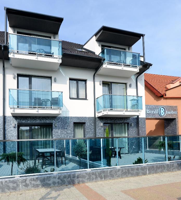 Budova, v ktorej sa apartmán nachádza