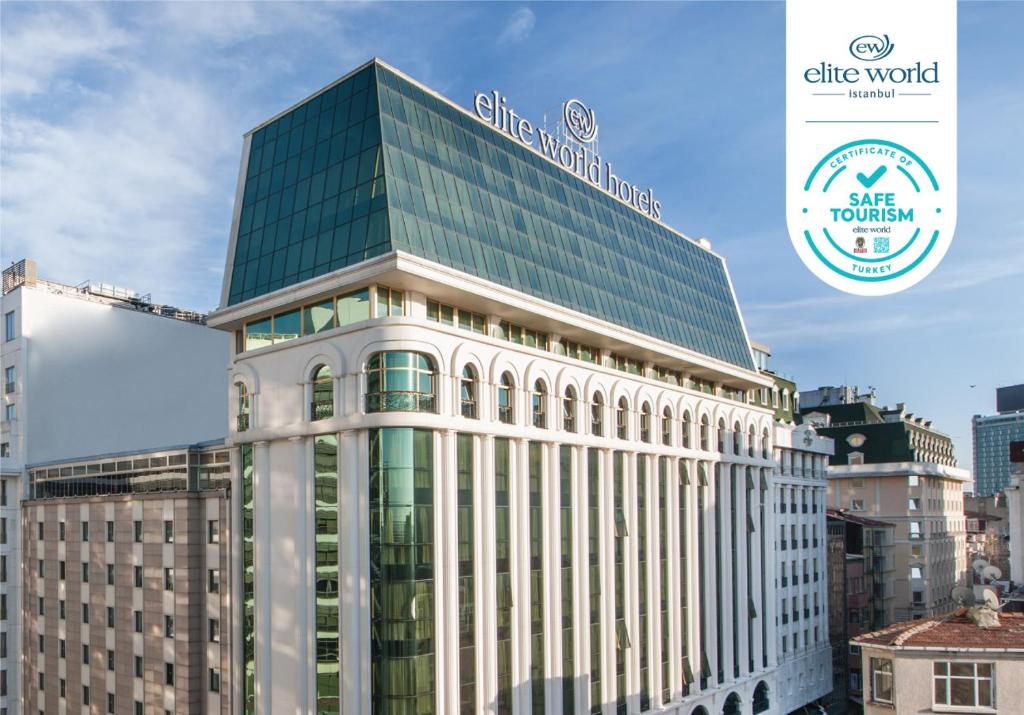 - une vue sur un bâtiment avec l'hôtel chile world dans l'établissement Elite World Istanbul Taksim Hotel, à Istanbul