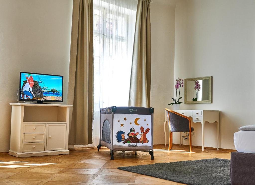 Three Golden Crowns Apartments - Resim 31