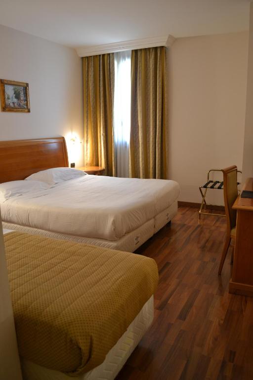 Tricolore Hotel - Triple Room