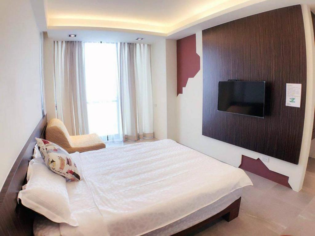 TV a/nebo společenská místnost v ubytování Green Bay B&B