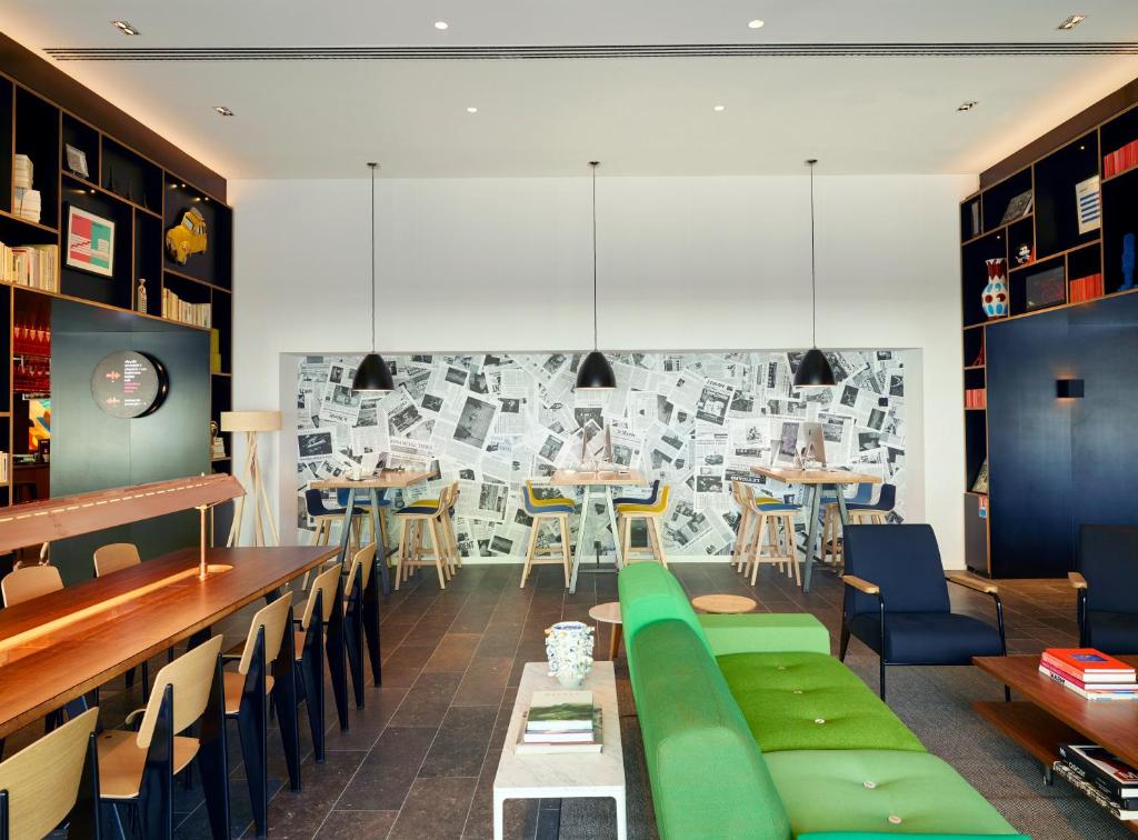 Coin salon dans l'établissement citizenM Paris Gare de Lyon