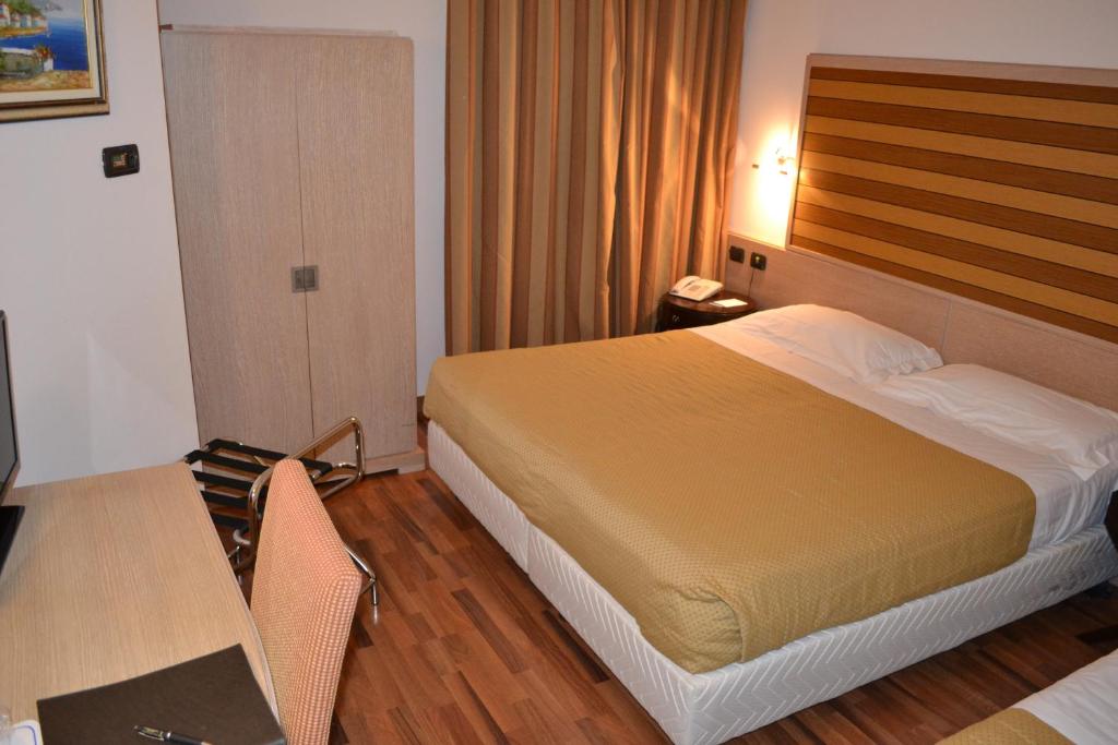 Tricolore Hotel - Family Room