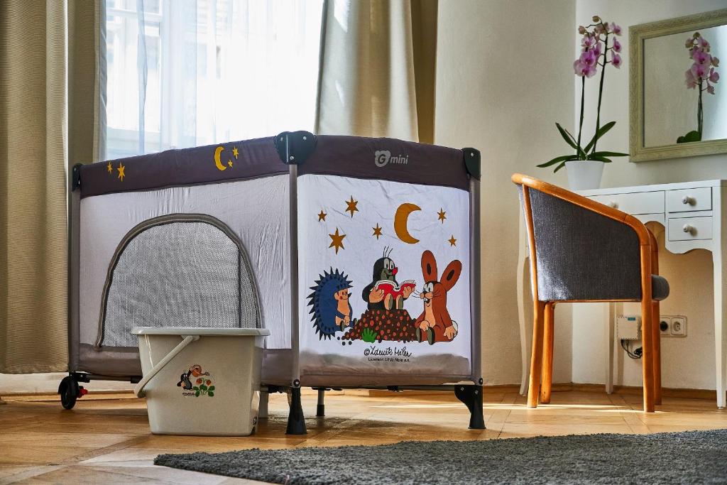 Three Golden Crowns Apartments - 8