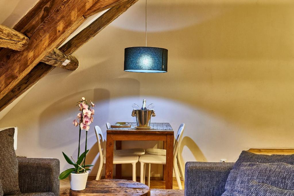 Three Golden Crowns Apartments - Resim 25