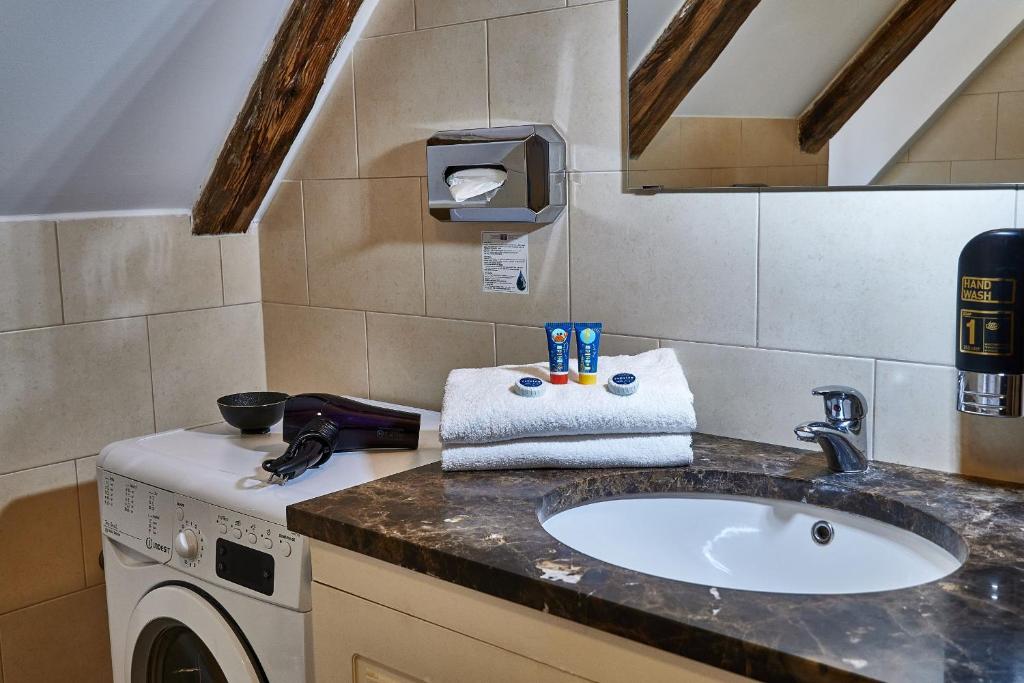 Three Golden Crowns Apartments - Resim 28