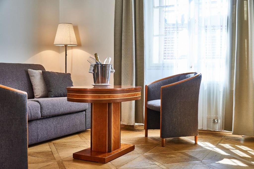 Three Golden Crowns Apartments - Resim 20