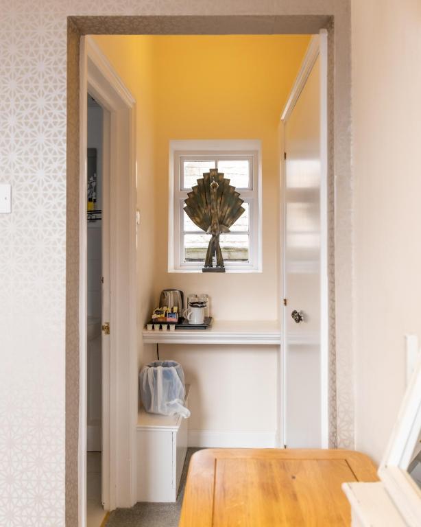 Rose and Crown Bath - Superior Twin Room