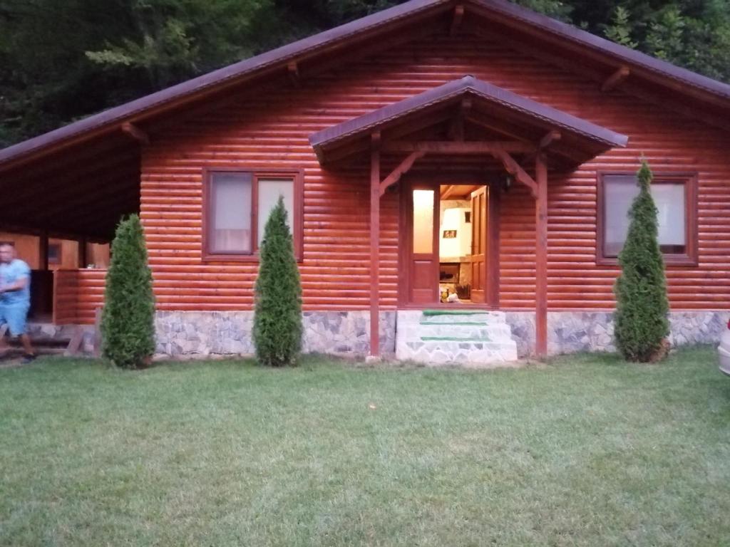 Κήπος έξω από το Cabana Dan