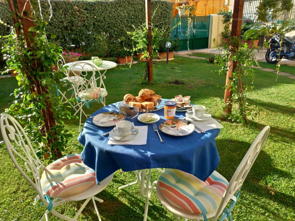 a table topped with plates of food on top of a grass covered field at Gemma Di Gallura Charme B&B in Olbia