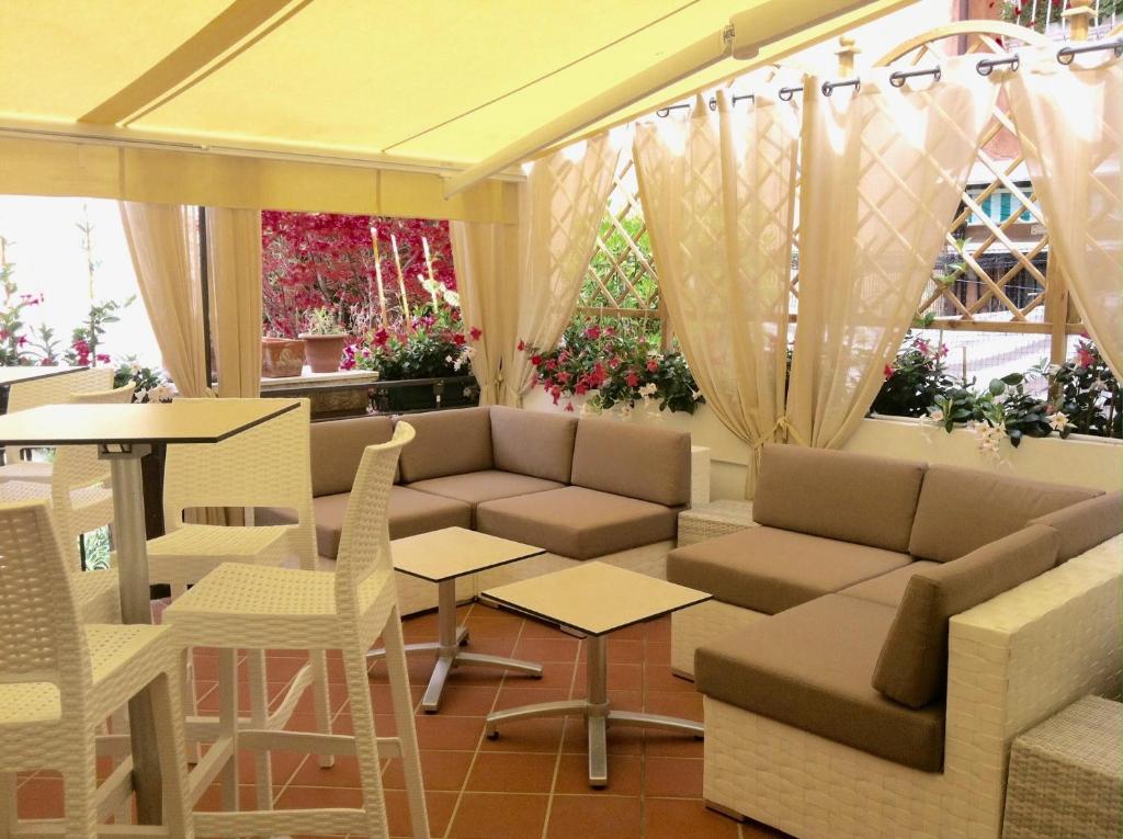 Posezení v ubytování Hotel Fontana