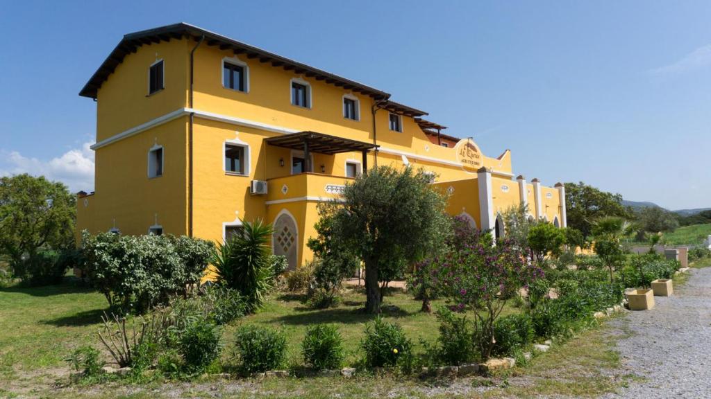 Casa Ginestra a Gonnesa - Lussuoso Appartamento con Piscina