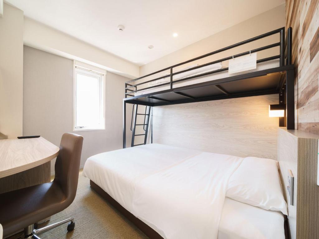 Postel nebo postele na pokoji v ubytování Super Hotel Shinagawa Aomono-Yokocho