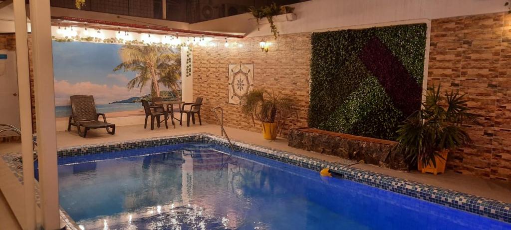 Bazén v ubytování Hostal Perla Real Inn nebo v jeho okolí