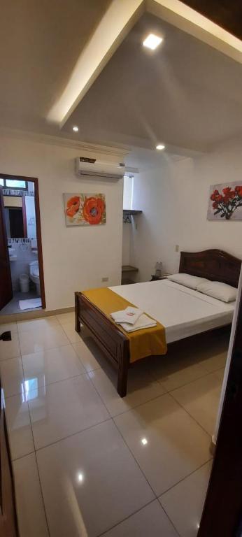 Postel nebo postele na pokoji v ubytování Hostal Perla Real Inn