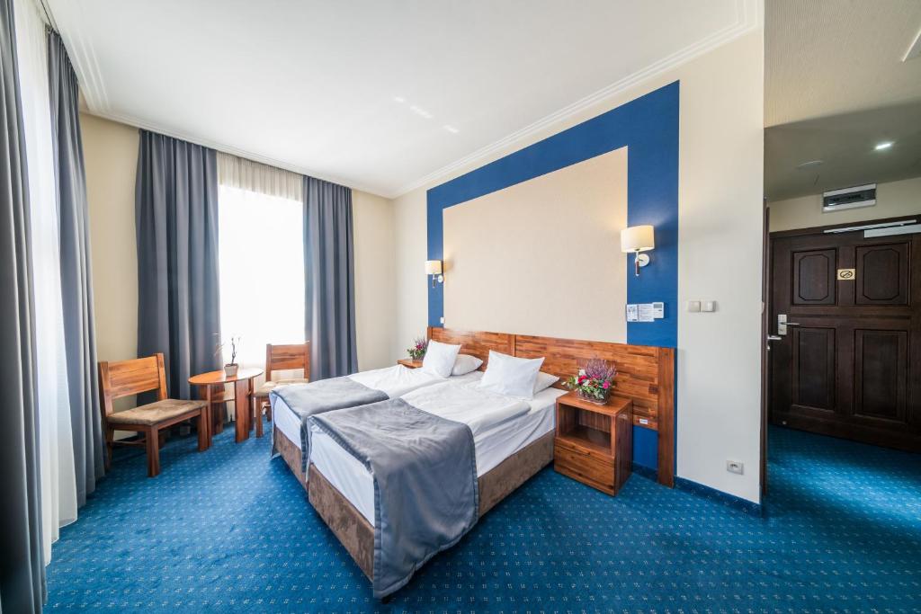 Posteľ alebo postele v izbe v ubytovaní Hotel Piast Wrocław Centrum