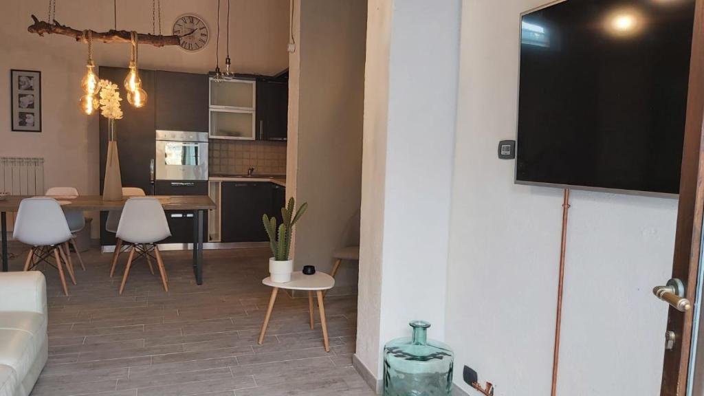 Telewizja i/lub zestaw kina domowego w obiekcie La Limonaia Country House