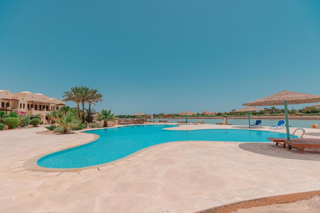 Bazén v ubytování El Gouna 1 Bedroom Apartment west golf ground floor nebo v jeho okolí