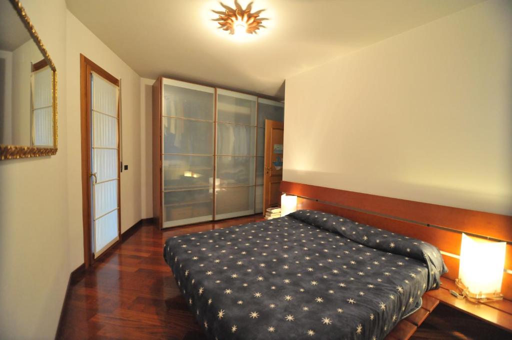 A bed or beds in a room at Appartamento Cavalli