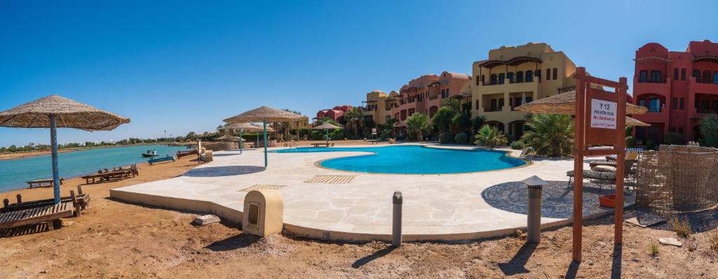 Bazén v ubytování El Gouna 1 Bedroom Apartment west golf ground floor nebo v jeho okolí