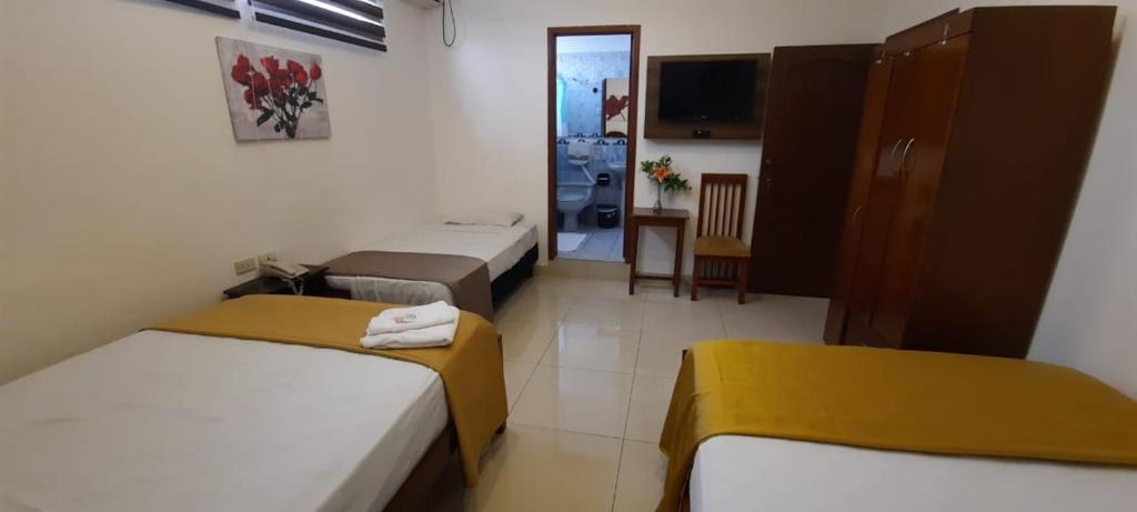 Postel nebo postele na pokoji v ubytování Hostal Perla Real Inn