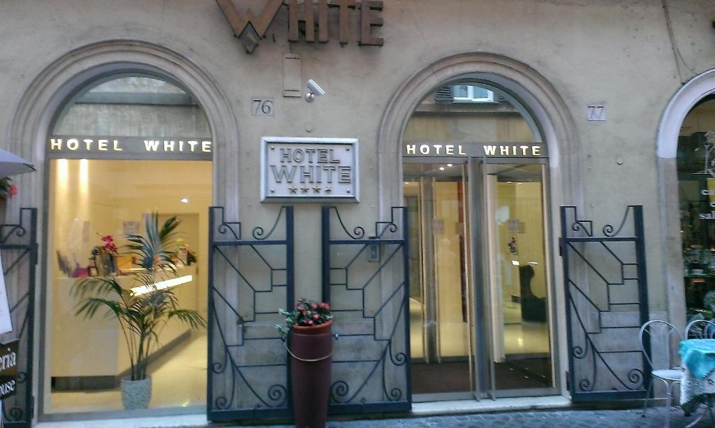 Fasada lub wejście do obiektu Hotel White