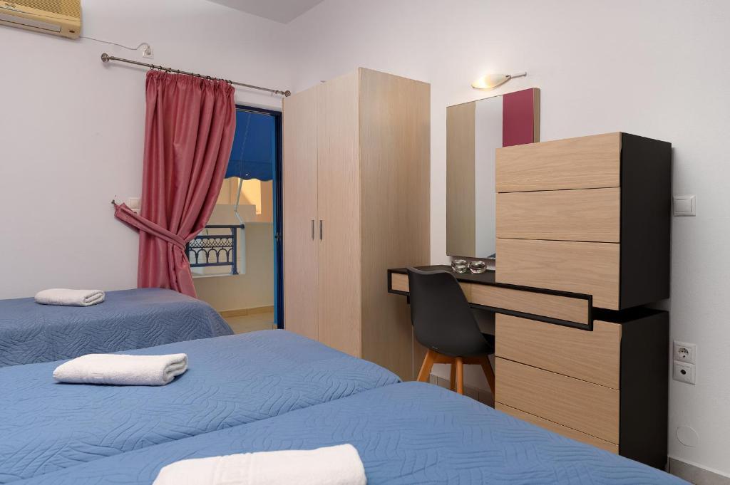 A bed or beds in a room at Studios Paradise