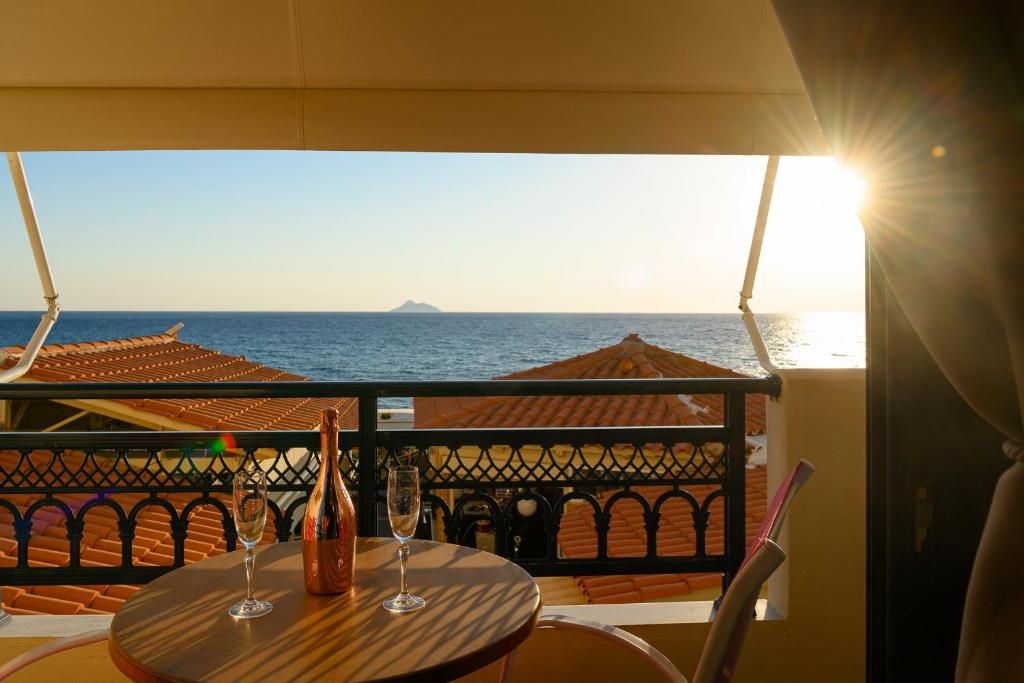A general sea view or a sea view taken from az apartmanhoteleket