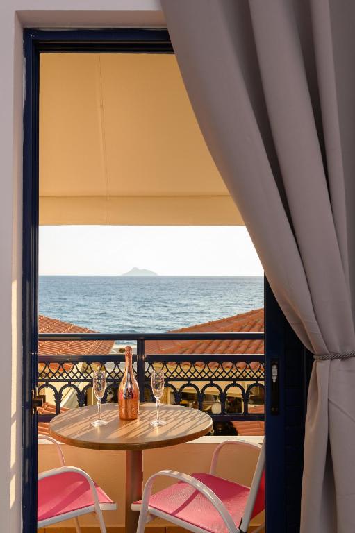 A general sea view or a sea view taken from az apartmanhoteleket